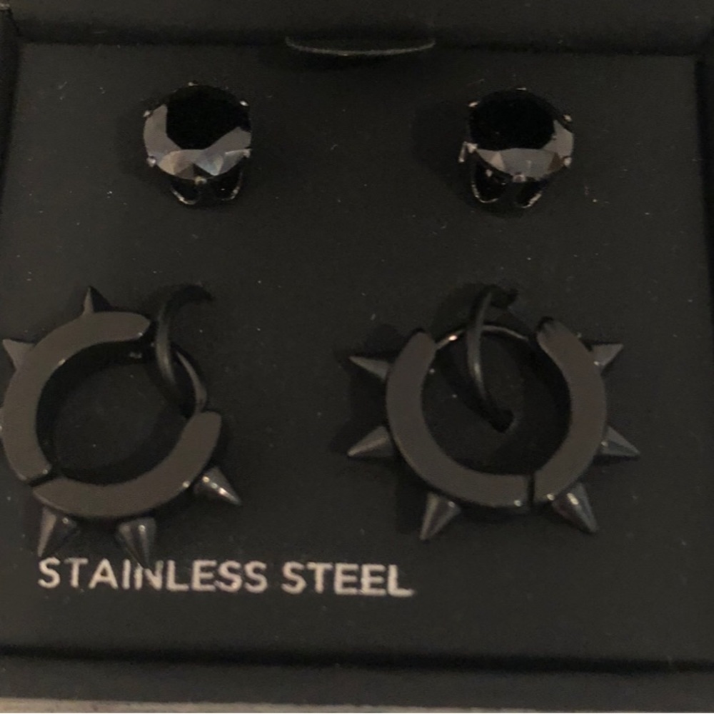 NEW MEN’S AMERICAN EXCHANGE BLACK EARRINGS WITH BOX AND TAG
